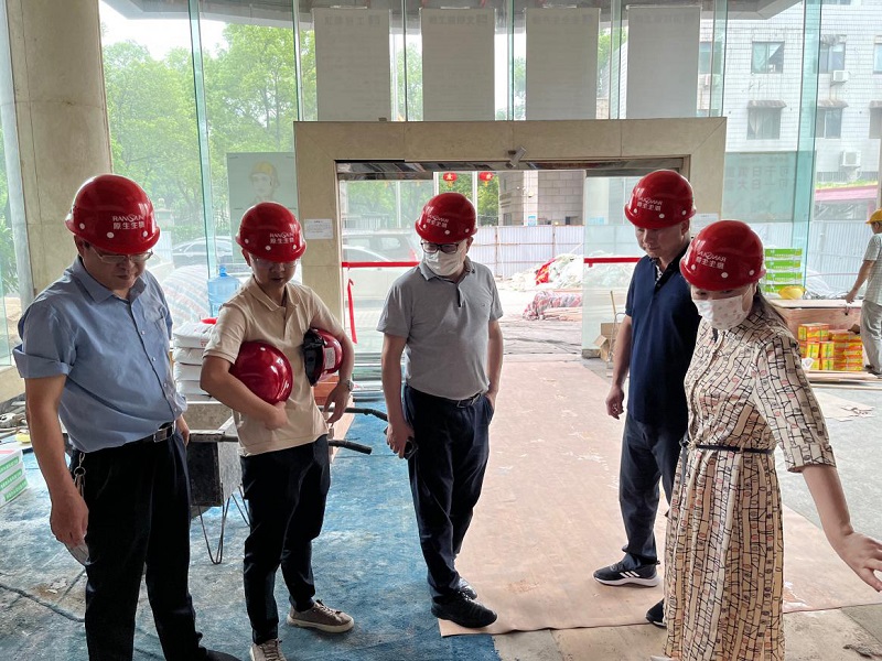 湖南糧油集團(tuán)黨委書記、董事長葉蓁帶隊赴糧油辦公大樓開展維修改造工程安全生產(chǎn)督導(dǎo)檢查
