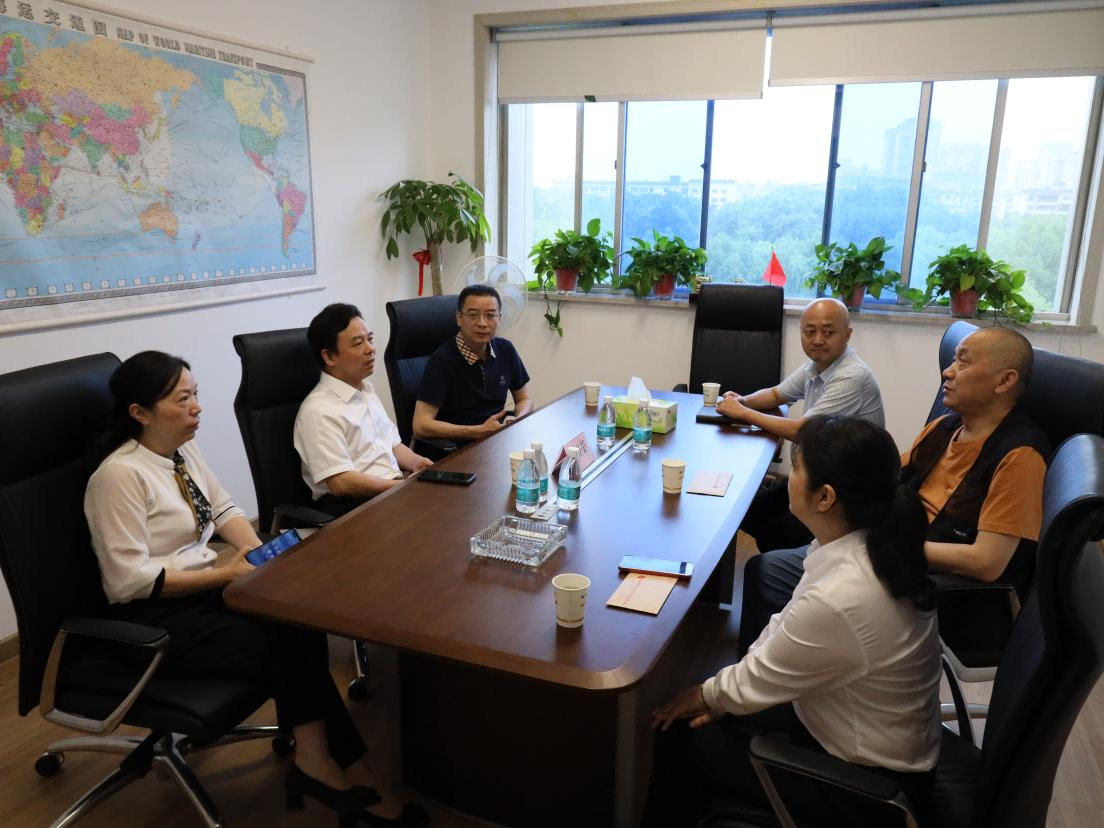 湖南農(nóng)業(yè)集團黨委委員、副總經(jīng)理陳根榮走訪慰問困難黨員